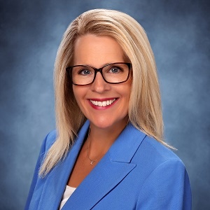 Headshot of Lisa McGhee Treasury Management Sales Officer